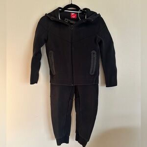 Nike Tech Boys (M) Full Outfit